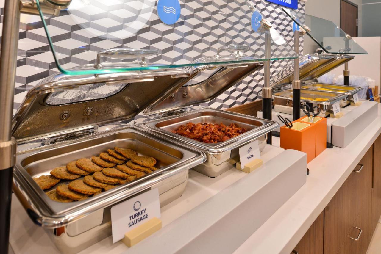 莫比尔大学区智选假日套房酒店 外观 照片
